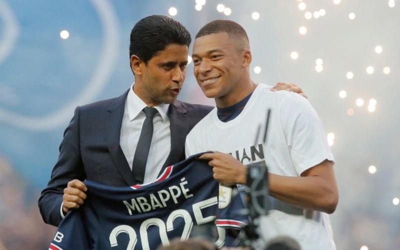 Mbappe xô xát với Chủ tịch PSG